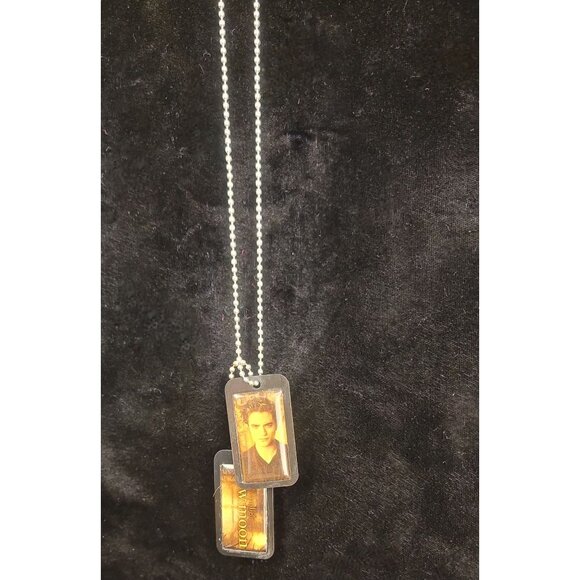 Collectible Twilight Saga:  Edward Cullen New Moon Dog Tags - Picture 9 of 10